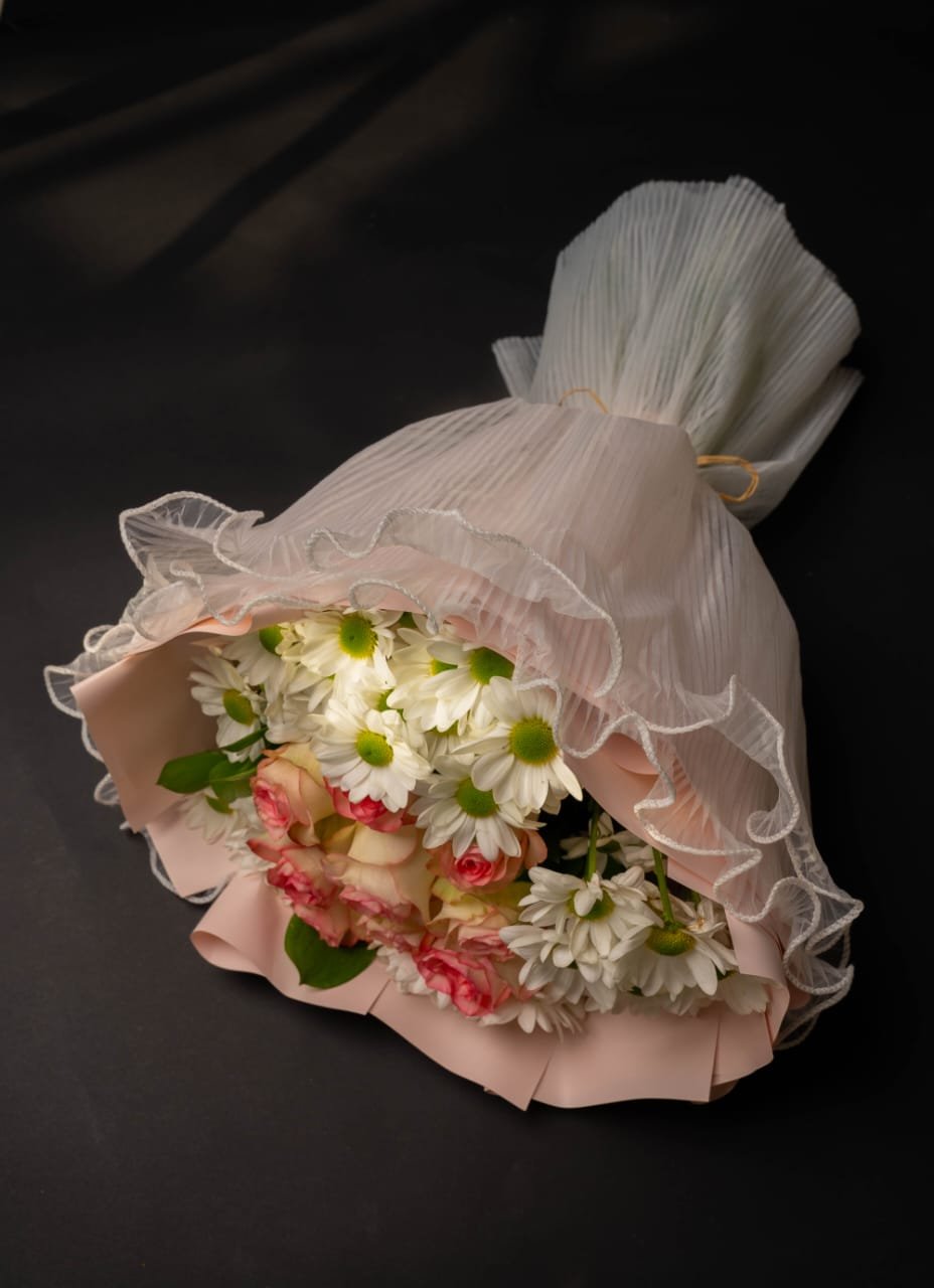 WhatsApp Image 2025-11-02 at 10.08.49_d1f46a41 بوكيه الرقيّ والأناقة - الصورة 1